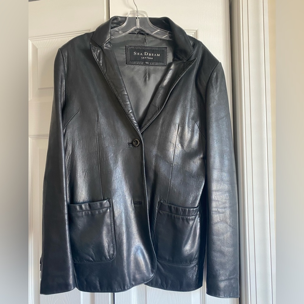 Genuine black leather jacket. Size: 2XL